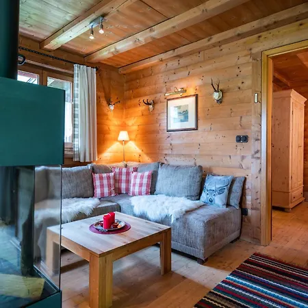 In Kirchberg Near Gondola 木屋