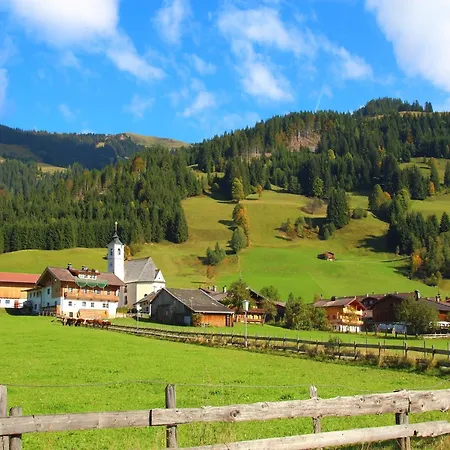 In Kirchberg Near Gondola 木屋